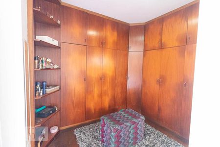 Casa à venda com 298m², 3 quartos e 3 vagasSuíte