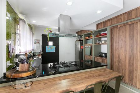 Casa à venda com 390m², 4 quartos e 4 vagas Casa à venda com 390m², 4 quartos e 4 vagasCozinha