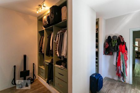 Casa à venda com 390m², 4 quartos e 4 vagas Casa à venda com 390m², 4 quartos e 4 vagasCloset do Quarto 3 - Suíte