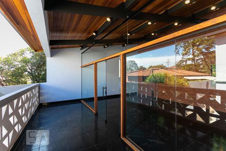 Casa à venda com 390m², 4 quartos e 4 vagas Casa à venda com 390m², 4 quartos e 4 vagasEscritório
