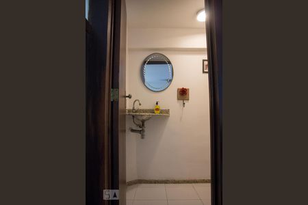 Casa de condomínio à venda com 320m², 6 quartos e 1 vaga Casa de condomínio à venda com 320m², 6 quartos e 1 vagaLavabo