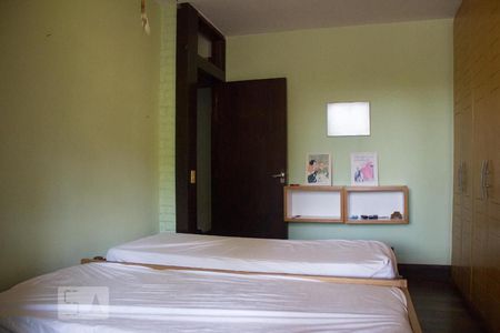 Casa de condomínio à venda com 320m², 6 quartos e 1 vaga Casa de condomínio à venda com 320m², 6 quartos e 1 vagaQuarto 3