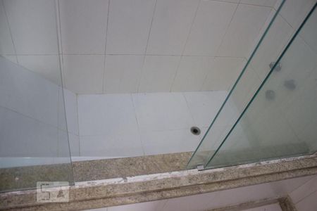 Casa de condomínio à venda com 320m², 6 quartos e 1 vaga Casa de condomínio à venda com 320m², 6 quartos e 1 vagaBanheiro da Suite