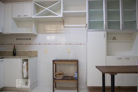 Casa de condomínio à venda com 320m², 6 quartos e 1 vaga Casa de condomínio à venda com 320m², 6 quartos e 1 vagaCozinha