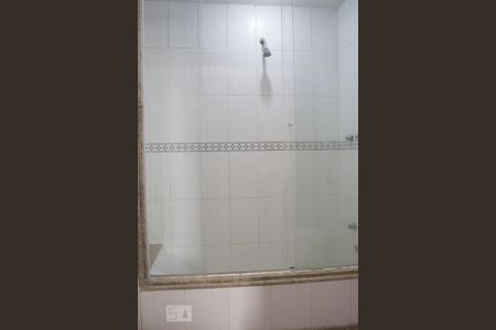 Casa de condomínio à venda com 320m², 6 quartos e 1 vaga Casa de condomínio à venda com 320m², 6 quartos e 1 vagaBanheiro da Suite