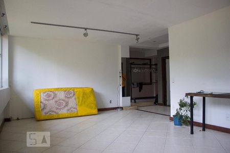 Casa de condomínio à venda com 320m², 6 quartos e 1 vaga Casa de condomínio à venda com 320m², 6 quartos e 1 vagaEscritorio