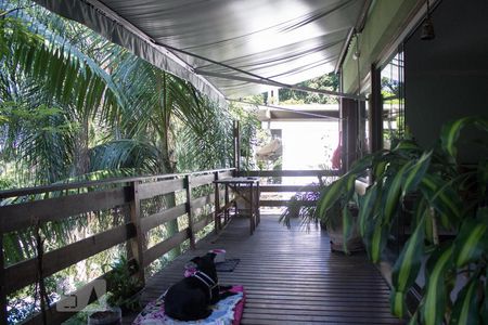 Casa de condomínio à venda com 320m², 6 quartos e 1 vaga Casa de condomínio à venda com 320m², 6 quartos e 1 vagaVaranda