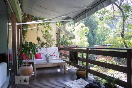 Casa de condomínio à venda com 320m², 6 quartos e 1 vaga Casa de condomínio à venda com 320m², 6 quartos e 1 vagaVaranda