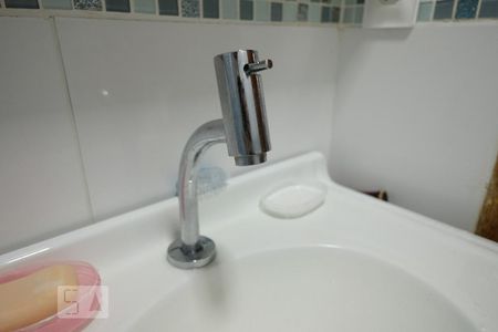 Casa à venda com 90m², 4 quartos e sem vagaBanheiro da Kitnet anexa