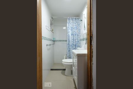 Casa à venda com 90m², 4 quartos e sem vagaBanheiro da Kitnet anexa