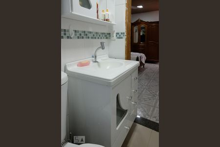 Casa à venda com 90m², 4 quartos e sem vagaBanheiro da Kitnet anexa