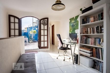Casa à venda com 264m², 4 quartos e 1 vaga Casa à venda com 264m², 4 quartos e 1 vagaEscritório
