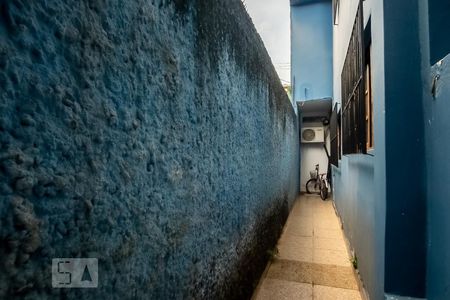 Casa à venda com 264m², 4 quartos e 1 vaga Casa à venda com 264m², 4 quartos e 1 vagaCorredor lateral