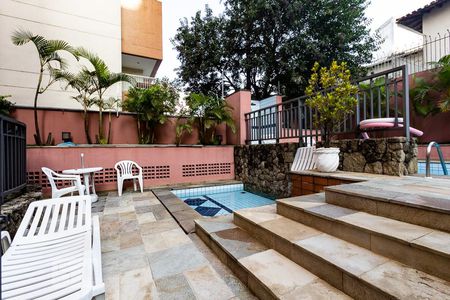 Apartamento à venda com 92m², 2 quartos e 2 vagas Apartamento à venda com 92m², 2 quartos e 2 vagasÁrea comum - Piscina