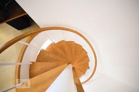 Escada de apartamento para alugar com 2 quartos, 105m² em Vila Andrade, São Paulo