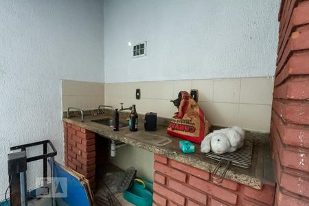 Casa à venda com 280m², 4 quartos e 5 vagas Casa à venda com 280m², 4 quartos e 5 vagasÁrea comum - Churrasqueira