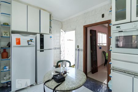 Casa à venda com 280m², 4 quartos e 5 vagas Casa à venda com 280m², 4 quartos e 5 vagasCozinha