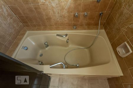 Casa à venda com 280m², 4 quartos e 5 vagas Casa à venda com 280m², 4 quartos e 5 vagassuíte
