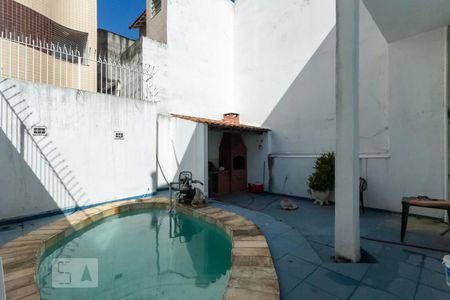 Casa à venda com 280m², 4 quartos e 5 vagas Casa à venda com 280m², 4 quartos e 5 vagasÁrea comum - Piscina