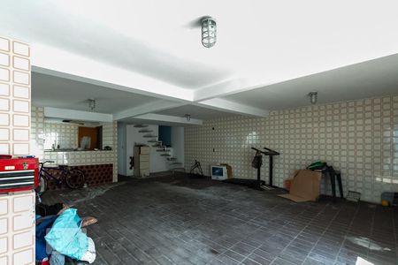 Casa à venda com 280m², 4 quartos e 5 vagas Casa à venda com 280m², 4 quartos e 5 vagasÁrea comum
