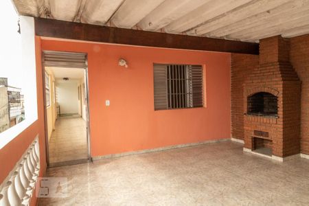 Casa à venda com 220m², 3 quartos e 2 vagas Casa à venda com 220m², 3 quartos e 2 vagasTerraço