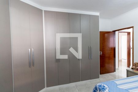 Casa à venda com 274m², 4 quartos e 4 vagasQuarto 1 - Armários