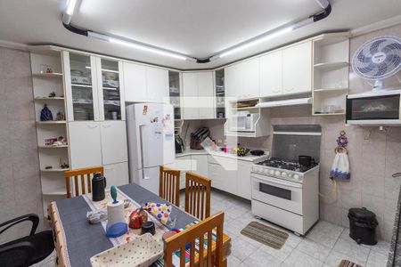 Casa à venda com 274m², 4 quartos e 4 vagasCozinha 2