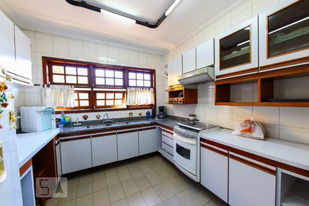 Casa à venda com 600m², 5 quartos e 8 vagas Casa à venda com 600m², 5 quartos e 8 vagasCozinha
