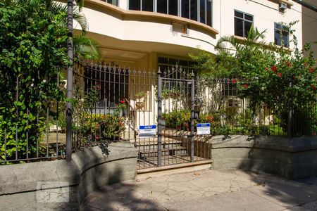 Apartamento à venda com 120m², 4 quartos e 1 vagaFachada