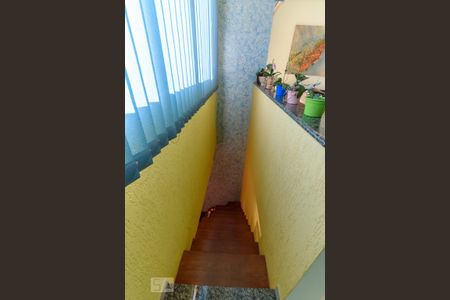 Apartamento à venda com 176m², 4 quartos e 3 vagas Apartamento à venda com 176m², 4 quartos e 3 vagasEscada