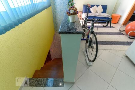 Apartamento à venda com 176m², 4 quartos e 3 vagas Apartamento à venda com 176m², 4 quartos e 3 vagasEscada