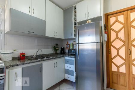 Apartamento à venda com 176m², 4 quartos e 3 vagas Apartamento à venda com 176m², 4 quartos e 3 vagasCozinha