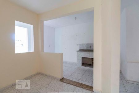 Sala de casa para alugar com 2 quartos, 60m² em Vila Carmosina, São Paulo