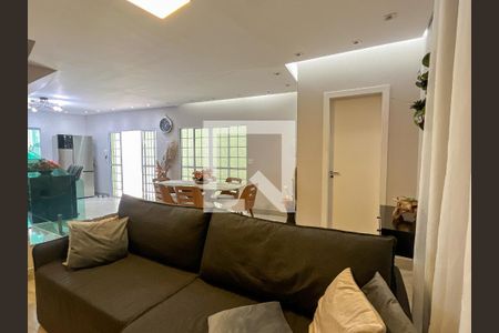 Casa à venda com 215m², 3 quartos e 3 vagas Casa à venda com 215m², 3 quartos e 3 vagasSala