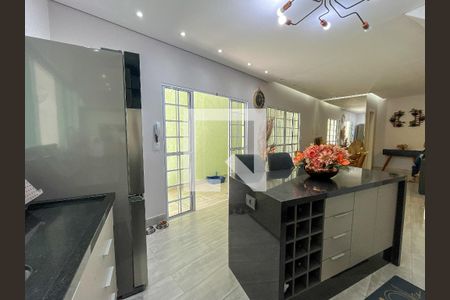 Casa à venda com 215m², 3 quartos e 3 vagas Casa à venda com 215m², 3 quartos e 3 vagasCozinha