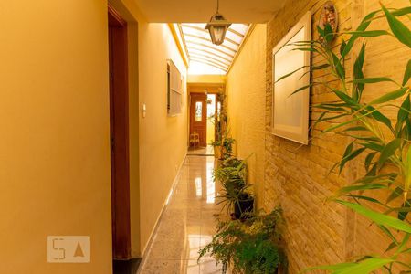 Casa à venda com 250m², 3 quartos e 4 vagas Casa à venda com 250m², 3 quartos e 4 vagasBanheiro Corredor