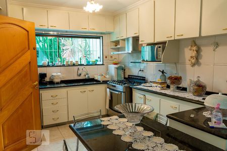 Casa à venda com 250m², 3 quartos e 4 vagas Casa à venda com 250m², 3 quartos e 4 vagasCozinha