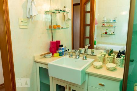 Casa à venda com 250m², 3 quartos e 4 vagas Casa à venda com 250m², 3 quartos e 4 vagasDetalhe do Banheiro da Suite