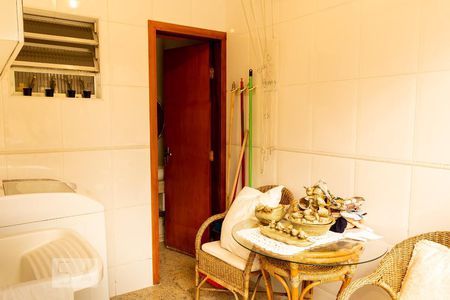 Casa à venda com 250m², 3 quartos e 4 vagas Casa à venda com 250m², 3 quartos e 4 vagasÁrea de Serviço