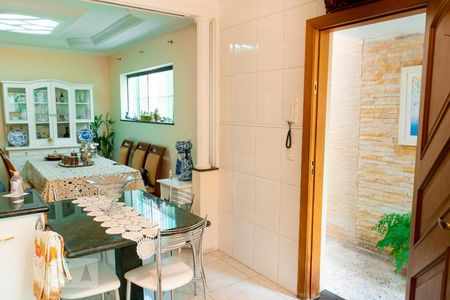 Casa à venda com 250m², 3 quartos e 4 vagas Casa à venda com 250m², 3 quartos e 4 vagasCozinha