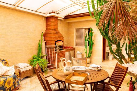 Casa à venda com 250m², 3 quartos e 4 vagas Casa à venda com 250m², 3 quartos e 4 vagasQuintal