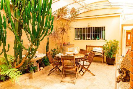 Casa à venda com 250m², 3 quartos e 4 vagas Casa à venda com 250m², 3 quartos e 4 vagasQuintal