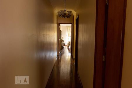 Casa à venda com 250m², 3 quartos e 4 vagas Casa à venda com 250m², 3 quartos e 4 vagasCorredor