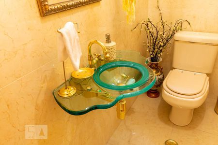 Casa à venda com 250m², 3 quartos e 4 vagas Casa à venda com 250m², 3 quartos e 4 vagasLavabo