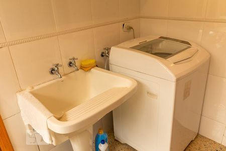 Casa à venda com 250m², 3 quartos e 4 vagas Casa à venda com 250m², 3 quartos e 4 vagasÁrea de Serviço