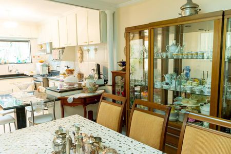 Casa à venda com 250m², 3 quartos e 4 vagas Casa à venda com 250m², 3 quartos e 4 vagasSala de Jantar