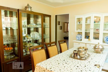 Casa à venda com 250m², 3 quartos e 4 vagas Casa à venda com 250m², 3 quartos e 4 vagasSala de Jantar