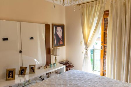 Casa à venda com 250m², 3 quartos e 4 vagas Casa à venda com 250m², 3 quartos e 4 vagasSuíte