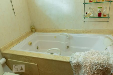 Casa à venda com 250m², 3 quartos e 4 vagas Casa à venda com 250m², 3 quartos e 4 vagasDetalhe do Banheiro da Suite - Banheira