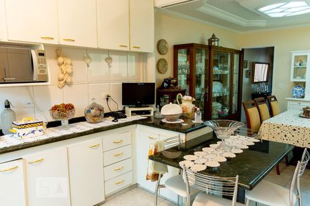 Casa à venda com 250m², 3 quartos e 4 vagas Casa à venda com 250m², 3 quartos e 4 vagasCozinha